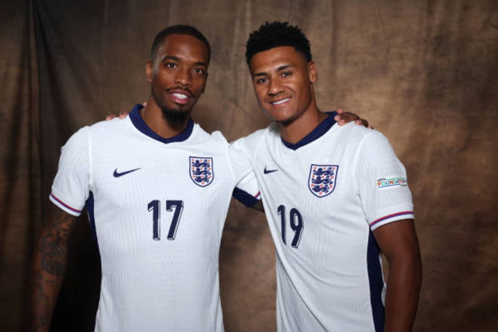 Ince muốn Man United chiêu mộ Toney (số 17) hoặc Watkins (số 19).